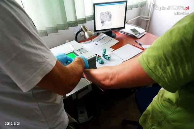 [VIDEO] Swoją ofiarę napadli w lesie! 