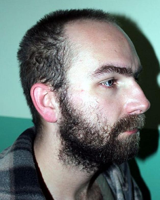 Czy jest Hiszpanem? Policja prosi o pomoc w identyfikacji mężczyzny zagubionego w okolicach lotniska Kraków-Balice