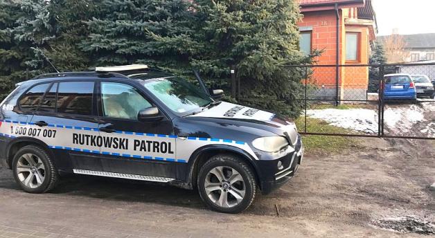 [VIDEO] Kto nęka młodego mieszkańca Wiskitek? Przebicia opon, zniszczenie auta, groźby i pobicie. Bezradni rodzice proszą o pomoc Rutkowskiego!