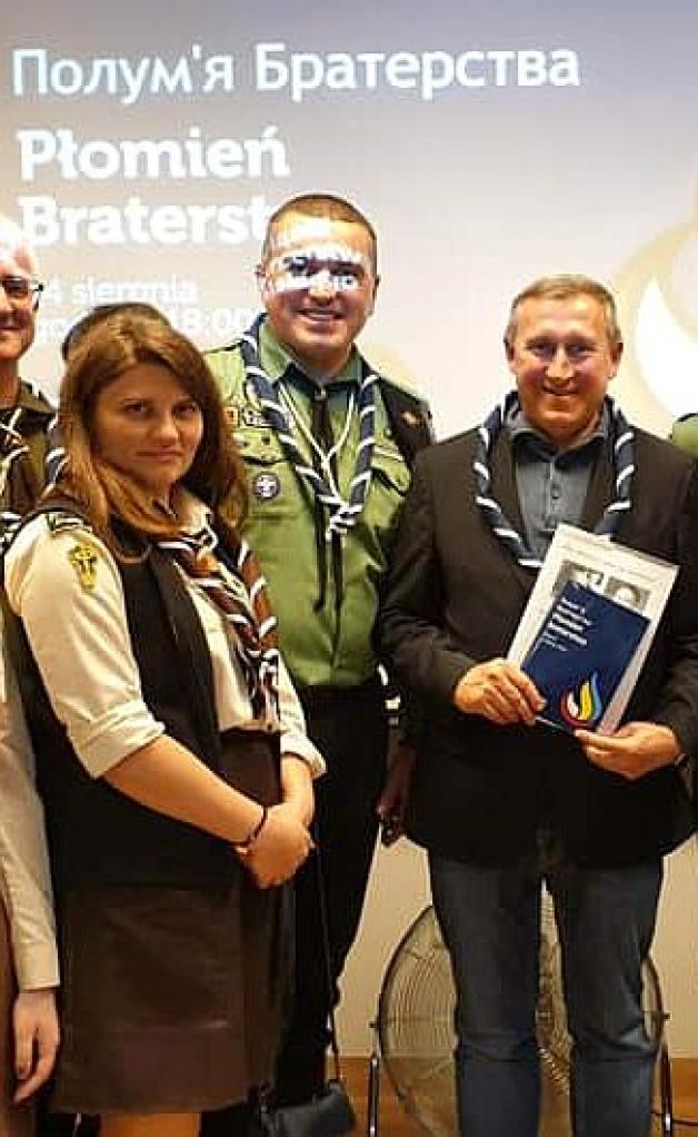 Ambasador Ukrainy w Rzeczypospolitej Polskiej Andrij Deszczycia w Domu Ukraińskim w Warszawie podziękował uczestnikom akcji „Płomień braterstwa”