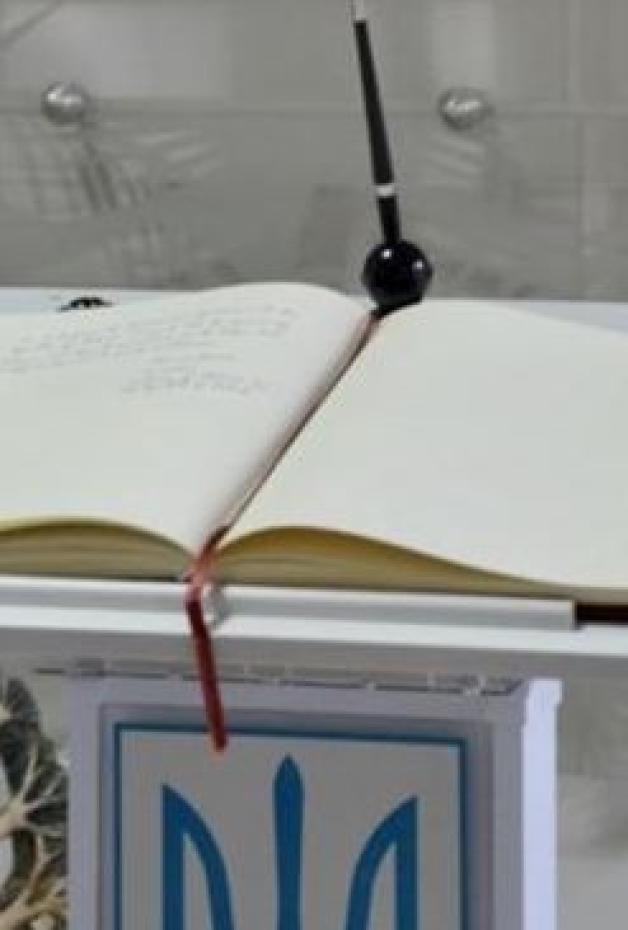 W Ambasadzie Ukrainy w Polsce wyłożono Księgę Kondolencyjną