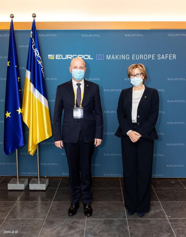 Komendant główny policji w Hadze na spotkaniu z szefami policji europejskich. Uczestniczył także w bezpośrednich rozmowach z Kierownictwem Policji Estonii, Litwy oraz Islandii