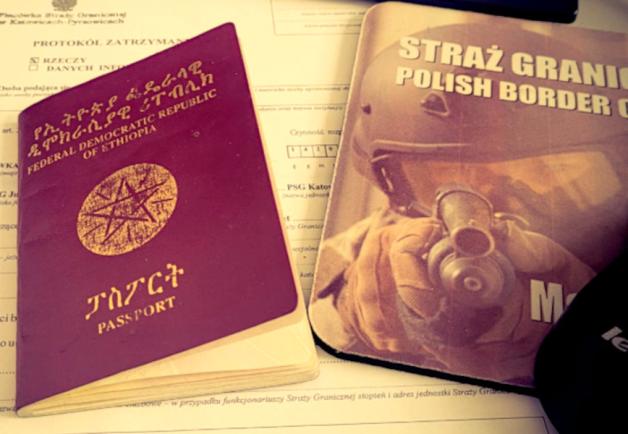 Obywatel Erytrei udawał etiopskiego studenta. Przyleciał do Polski z Aten i zamierzał dotrzeć do swojego brata, który mieszka w Holandii