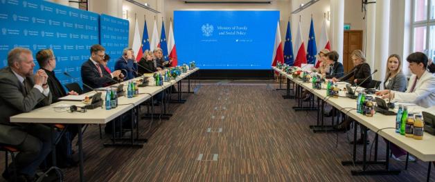 Integracja i długofalowe wsparcie. Delegacja pod przewodnictwem Komisarza KE ds. Miejsc Pracy i Praw Socjalnych Nicolasa Schmita. Rozmowy dotyczyły pomocy obywatelom Ukrainy