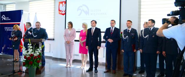 Minister Sprawiedliwości wyróżnił funkcjonariuszy Służby Więziennej za pomoc uchodźcom z Ukrainy