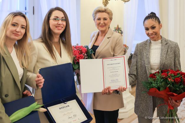 [VIDEO] Pierwsza Dama i Omenaa Mensah podsumowały pierwszy etap wspólnej inicjatywy na rzecz uchodźczyń