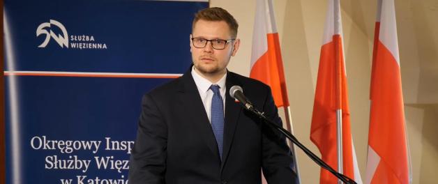 [VIDEO] Wiceminister Michał Woś na obchodach Dnia Tradycji Służby Więziennej w Raciborzu