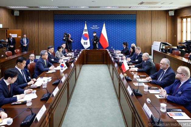 Minister Zbigniew Rau z wizytą w Republice Korei