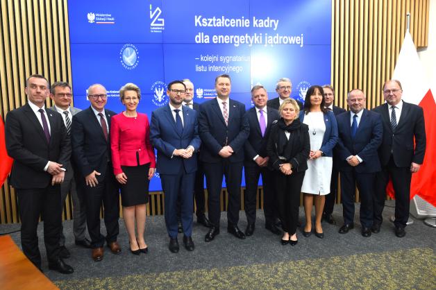 Biznes i nauka łączą siły przy budowie małego atomu