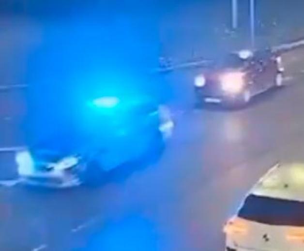[VIDEO] Legniccy policjanci eskortowali do szpitala samochód z młodą kobietą, która wymagała pilnej pomocy medycznej.