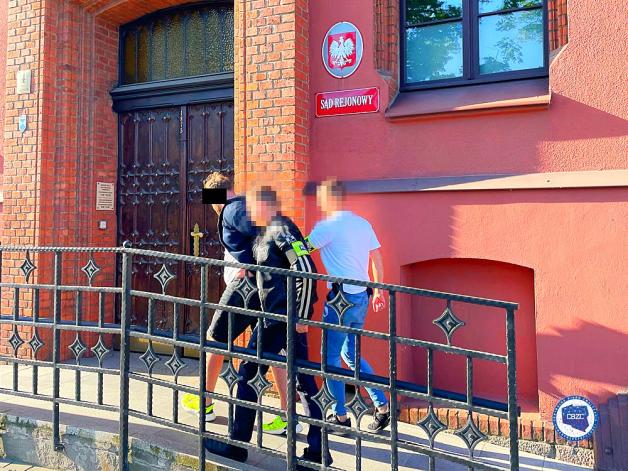 [VIDEO] Z ekskluzywnych wczasów do tymczasowego aresztu