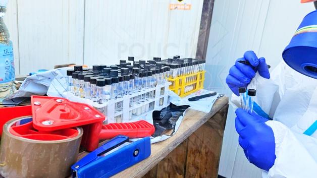 [VIDEO] Chemicy zaskoczeni podczas produkcji narkotyków. Akcja mazowieckich policjantów na terenie powiatu grójeckiego